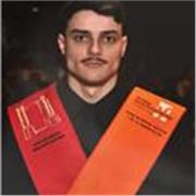 Soy un licenciado en Derecho y CCPP, apasionado de la Historia y las artes.