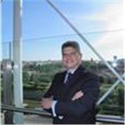 Me defino como una persona comprometida, organizada y con vocación por compartir conocimientos de forma clara y práctica.