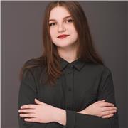 Mi chiamo Kateryna e sono una giovane pianista professionista dall’Ucraina residente in Puglia