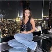 Studentessa all’ultimo anno di liceo classico. Livello C1 (197/200) certificato da Cambridge