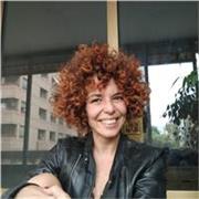 Profesora de diseño de interiores para cualquier persona motivada en aprender sobre este tema