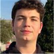 Profesor de Educación Secundaria, especializado en Lengua Castellana. En posesión de un Doble Grado en Filosofía y Periodismo.