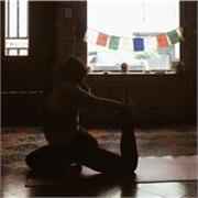 Soy profesora de Educacion Fisica e Instructora de Yoga. Mis clases Yoga son para todo publico