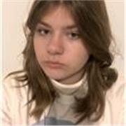 Nauczycielka matematyki prowadzi zajęcia dla dzieci od klasy 4 do 8 podstawówki oraz 1 liceum/technikum podstawy