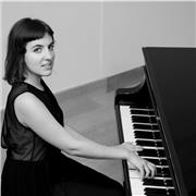 Experienced Professional Pianist delivers online piano and music theory lessons for all levels
