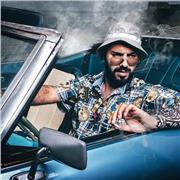 Chitarrista con esperienza impartisce lezioni di chitarra base per imparare ad usare lo strumento