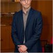 Studente iscritto alla facoltà di Fisica all'università La statale di Milano impartisce lezioni di matematica e fisica per studenti di scuole superiori ed universitari