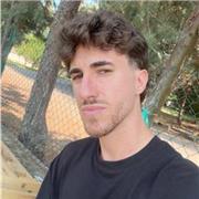 Laureato in Scienze e Tecnologie Biologiche impartisce lezioni per studenti delle superiori e studenti universitari