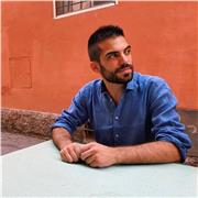 Vincitore premio internazionale con la tesi di laurea, con esperienza di insegnamento, offre lezioni di storia e filosofia