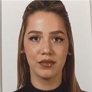 Profesor de inglés que imparte clases a niños