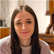 studentessa di giurisprudenza impartisce lezioni