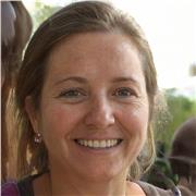 Experte Lehrerin bietet Nachhilfe Lese- und Schreiben für Grundschüler an, die diese Fähigkeiten verbessern wollen