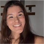 studentessa universitaria di economia, diplomata liceo scientifico