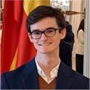 Soy estudiante universitario y he hecho cursos en liderazgo y comunicación, por lo que me gusta tener cercanía con mis alumnos