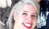 Professora de curso de automaquiagem profissional,do iniciante ao avançado