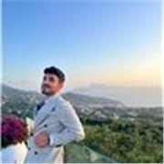 Ciao! Mi Chiamo Giuseppe ed offro lezioni private a ragazzi delle medie di Italiano, Storia e Geografia e Storia dell'Arte! Mi sono laureato in Lettere e vivo a Chioggia per Lavoro!