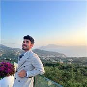 Ciao! Mi Chiamo Giuseppe ed offro lezioni private a ragazzi delle medie di Italiano, Storia e Geografia e Storia dell'Arte! Mi sono laureato in Lettere e vivo a Chioggia per Lavoro!