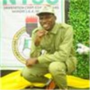 A Creative drawing tutor specializing in character design and storytelling, offering personalized lessons for beginners