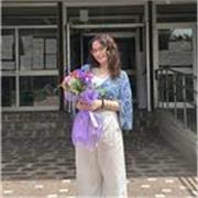 Ragazza universitaria che offre lezioni di tedesco