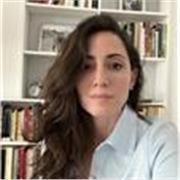 Doctora en Comunicación Social (UNR), Doctora en Filosofía (Paris 8, Francia), Master en Estudios Culturales (CEI-UNR), Profesora 