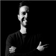 Da professionista fotografo, mi occupo di formazione per aiutare le persone a muovere i primi fondamentali passi in questo mondo!