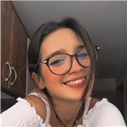 Soy una persona joven, estudiante, así que empatizo con los alumnos a los que doy clases. Me gustaría apoyar y enseñar a alumnos tanto de primaria como de secundaria o bachillerato
