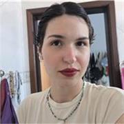 Professora particular de inglês com experiência em aulas personalizadas online e presenciais para todas as idades