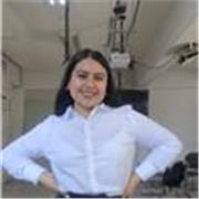 Maestra de apoyo escolar a niños y niñas de nivel primaria