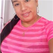 Profesora de educación Primaria imparte clases niños/as en edad escolar 0 a 7 años
