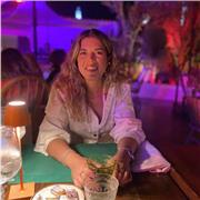 Offro lezioni private a bambini di scuola elementare e medie, adattandomi alle loro esigenze e bisogni :)