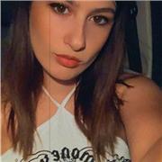 Diplomata in liceo linguistico. Insegno la lingua italiana a stranieri