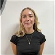 Warm and open tutor with many years of experience, fluent in English and Italian. 