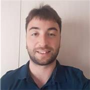 Graduado en Biologia imparte clases en materias básicas usando el método crítico