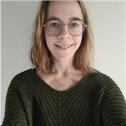 Cours d'informatique à des élèves de tous niveaux