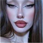 Soy profesora de Educación Primaria cualificada, especializada en Matemáticas.