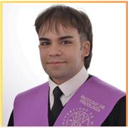 Profesor de historia, filosofía, lengua, inglés. También psicología