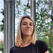 Etudiante en master 1 de médiation culturelle à l'université de la Sorbonne (Paris III) donne cours de français à des collègien.ne.s et lycéen.ne.s à Paris et dans les villes situées aux abords du RER