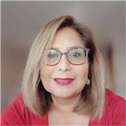Hello, I’m Pilar. I help people from different countries learn and improve their Spanish. Fully online.