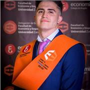 Profesor de Inglés con nivel superior a B2 (certificado en Cambridge First exam) abierto a dar clase a todo tipo de edades.