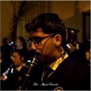 Clases de piano dinámicas y adaptadas a cada alumno, especialmente en niveles básicos 