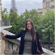 ¡Hola! 😊 Soy profesora de inglés y estudiante de un doble grado. Ofrezco clases de inglés tanto online como presenciales
