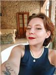 Studentessa diplomata presso liceo delle scienze umane impartisce lezioni di inglese e discipline umanistiche a studenti delle medie e superiori