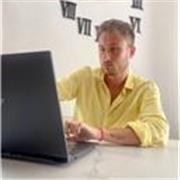 designer e ricercatore universitario disponibile a impartire lezioni di disegno tecnico, a mano o a computer.