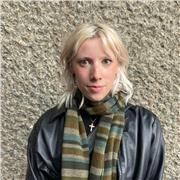 English tutor teaching English to students ages 14