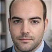 Graduado en ADE. Profesor de Finanzas, Inversión y Mercados Financieros para estudiantes y adultos