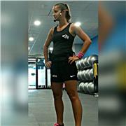 Monitora de clases dirigidas de fitness, ofrece a gente adulta actividades físicas de la mano de un profesional para ayudarte a ponerte en forma y ganar salud