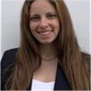 Laureata in chimica e tecnologia farmaceutiche impartisce lezioni di chimica per le scuole superiori e per studenti universitari