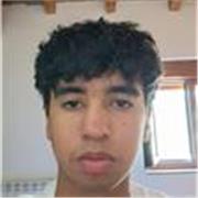 Alumno de Primero de Bachillerato de Excelencia con título bilingüe oficial y más de una década expuesto al inglés diariamente.