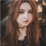 Ciao, mi chiamo Elena, posso aiutare i ragazzi adolescenti con i compiti !