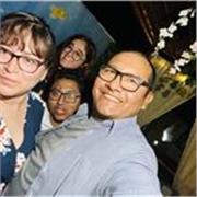 Profesor de ciencias Imparte clases de niños